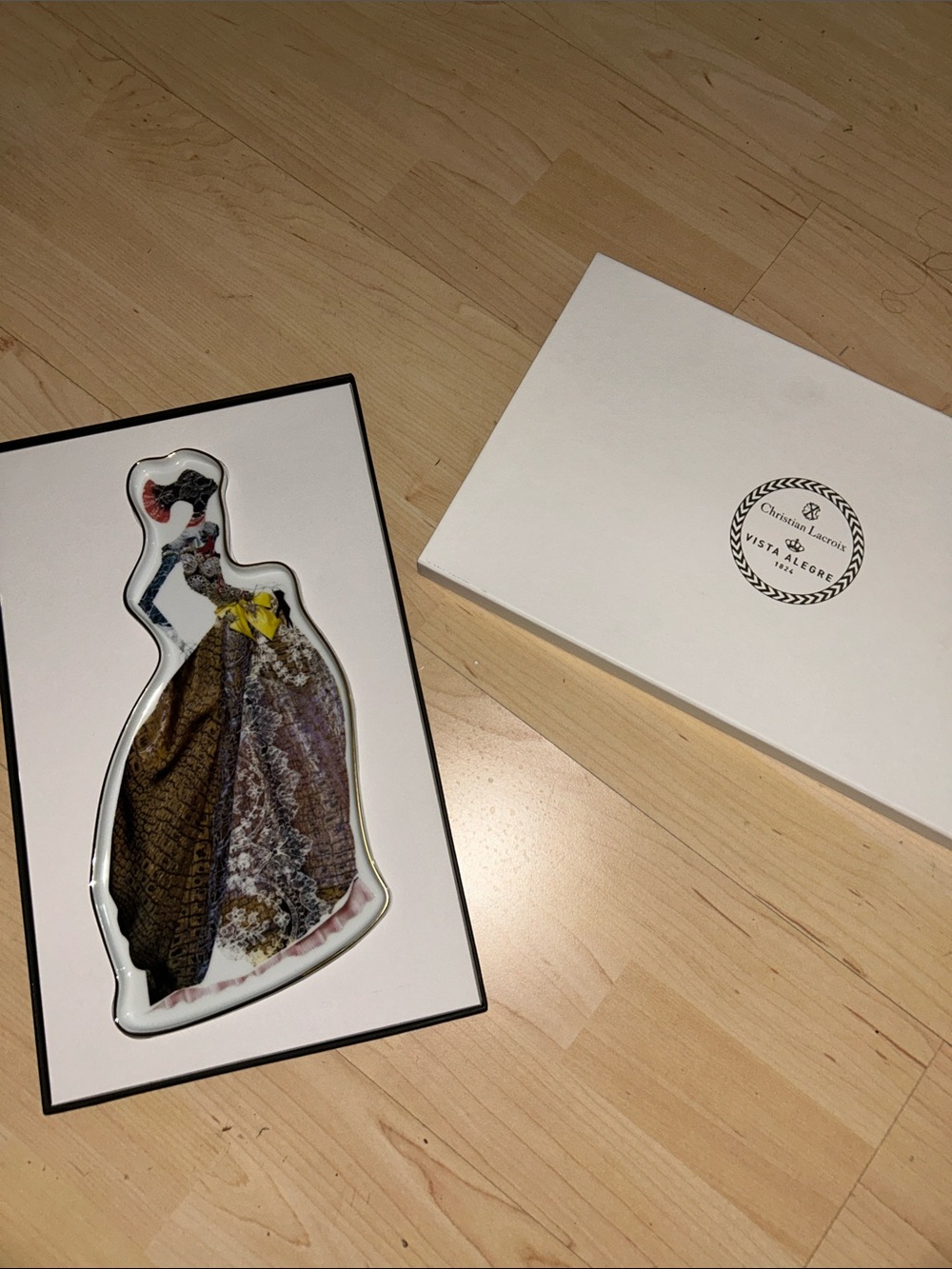 Brand New Christian Lacroix Vista Allegra 1824 Bandeja Madone Nubienne Plate